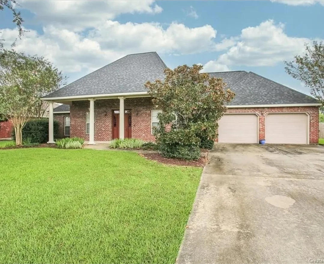 4 bed, 2.5 bath, 2382 sqft, $3,200 — Photo 4