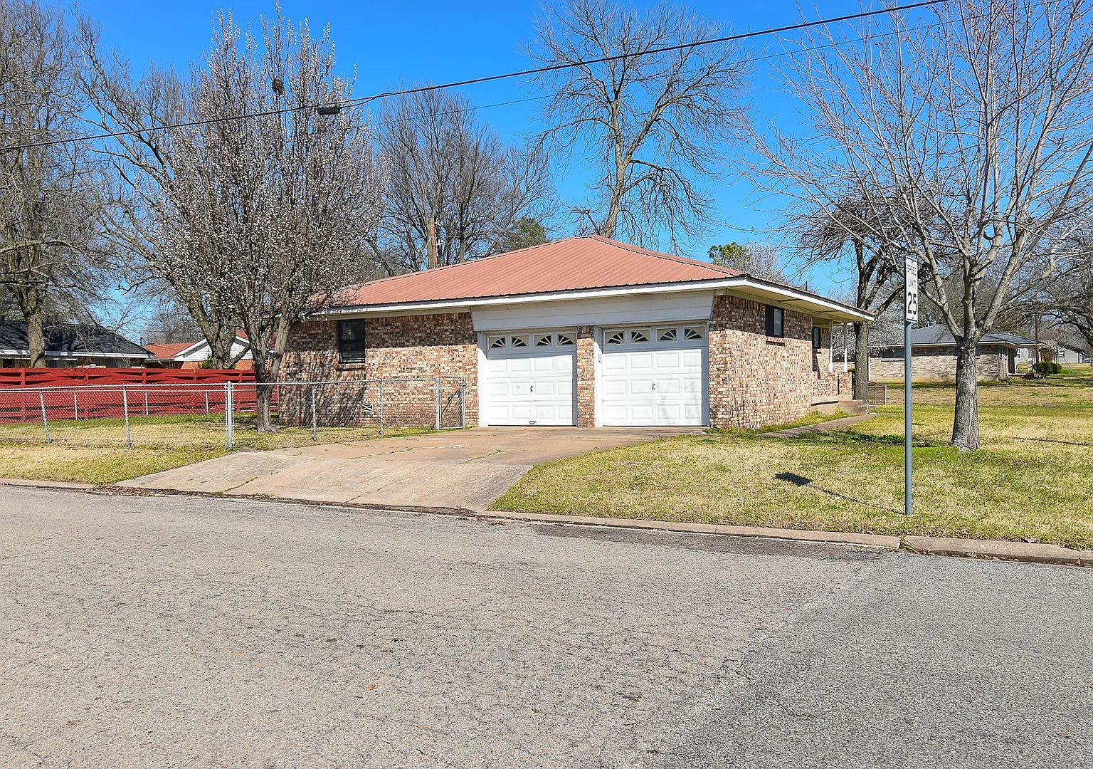 1806 Culver - House — Photo 2