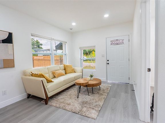 3rd image of 8408 N SEMINOLE AVENUE