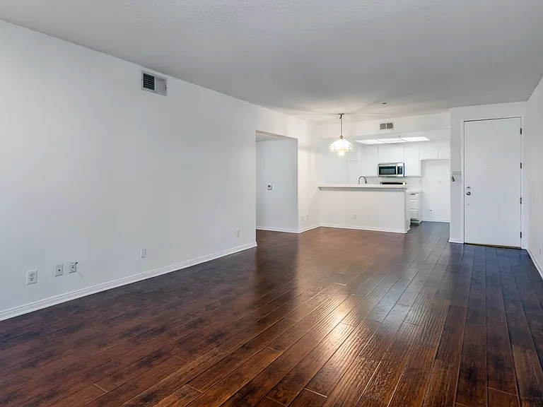 16940 Chatsworth St #106 — Photo 6