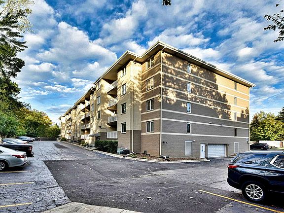 3rd image of 440 E Montrose Ave APT 405