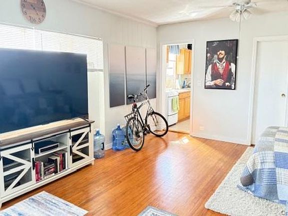 4th image of 1 Dosoris Ln