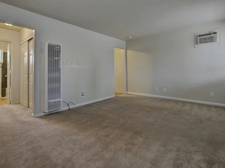 925 Pomeroy Ave — Photo 2