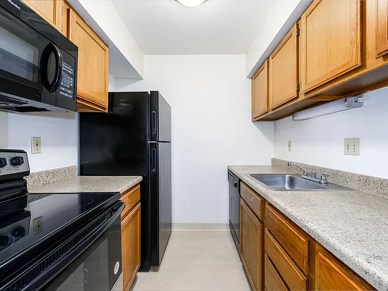 Oak Forest Apartments — Photo 20
