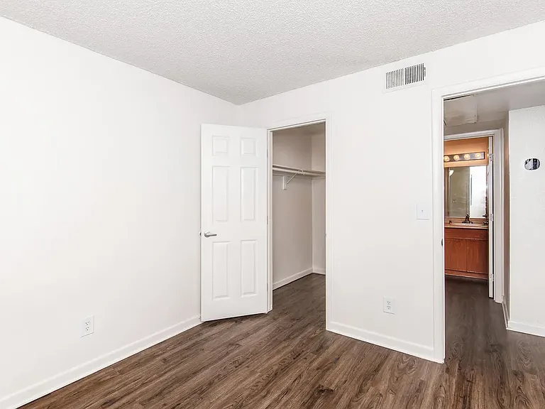 Crystal Pointe — Photo 25