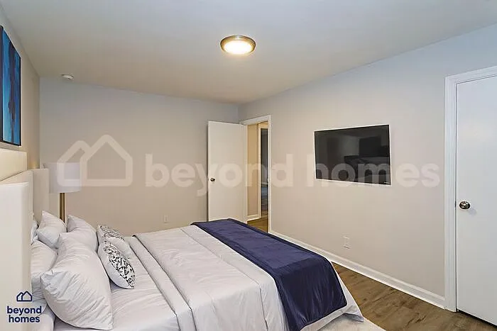 916 Julian Rd — Photo 17