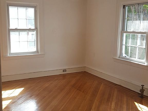 3rd image of 10936 198th St