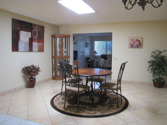 3rd image of 335 N Calle Del Chancero