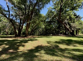 120 Oakwood Ln, Edisto Island, SC 29438