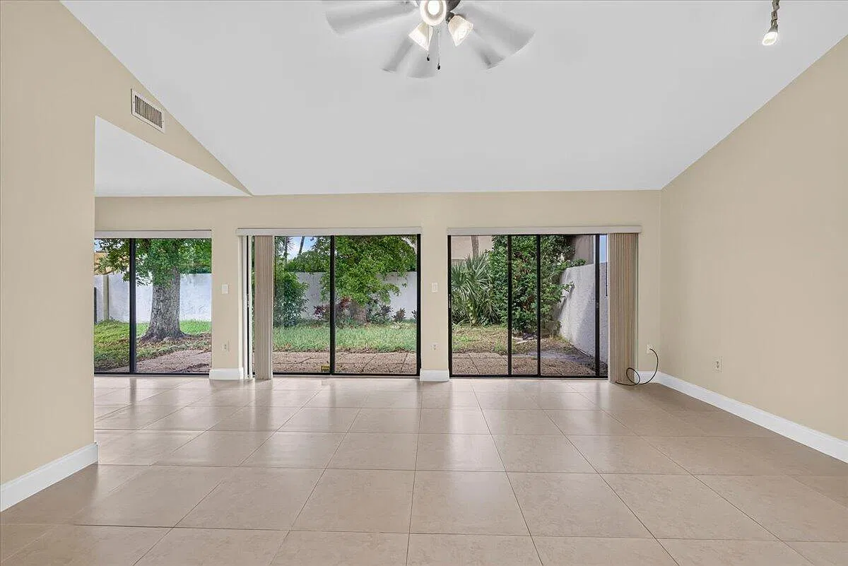 3 bed, 2.0 bath, 1440 sqft, $4,695 — Photo 3