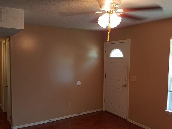 Living Room 11.5'x16'
