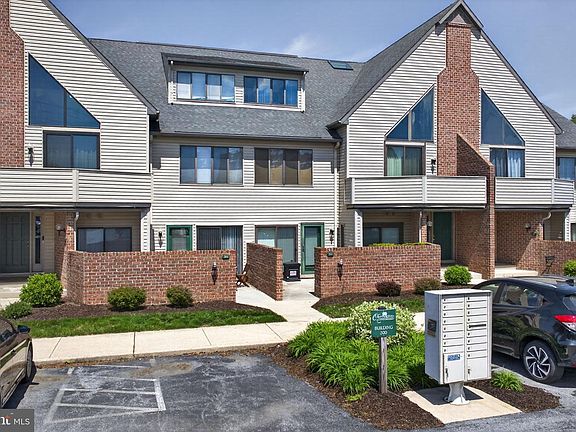 3rd image of 204 Cherrington Dr