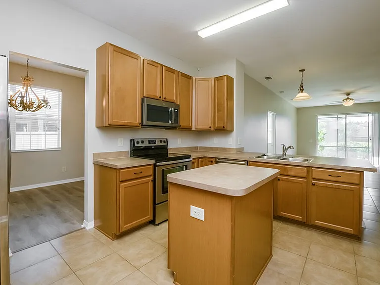 9011 40th Ct E — Photo 8