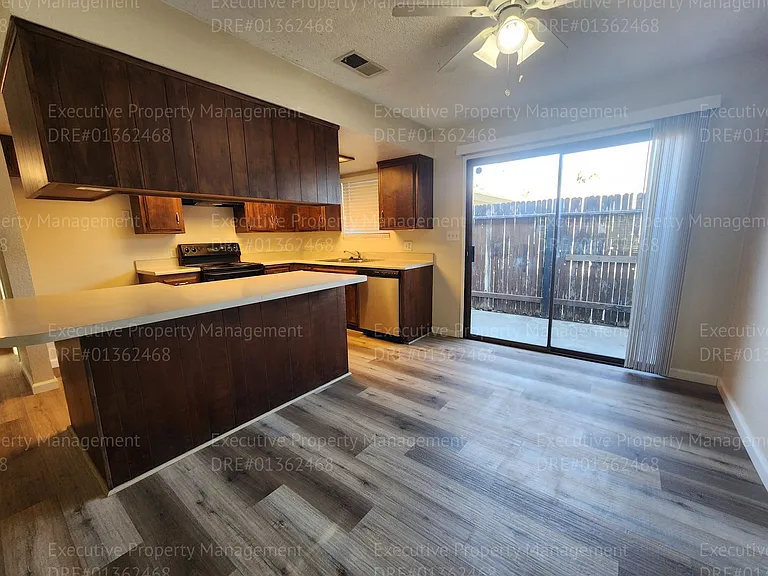 709 Deseret Way — Photo 11