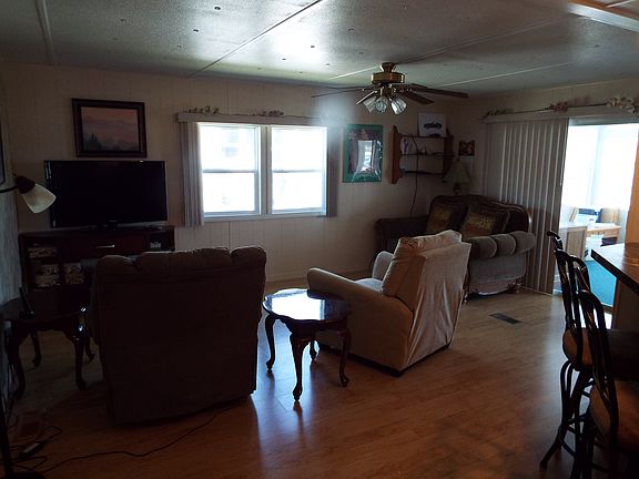 5th image of 227 Martin Dr