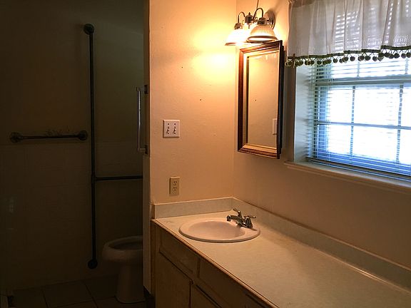 4th image of 411 Jeanette Ave