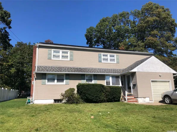 129 Veronica Lane, North Babylon, NY 11703