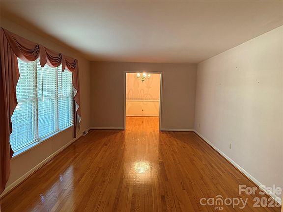 2nd image of 1429 Westmoreland Dr