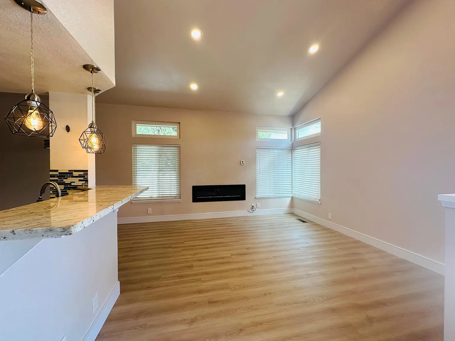 4 bed, 1554 sqft, $4,900 — Photo 2