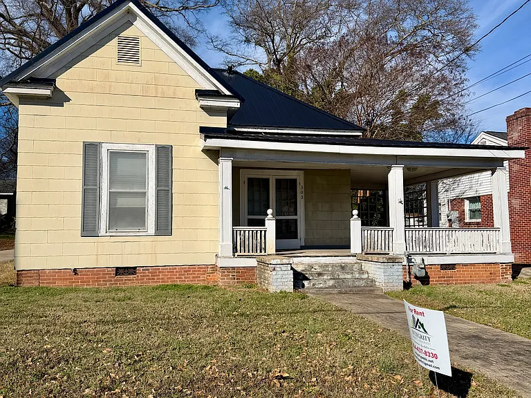 303 Crayton St — Photo 1