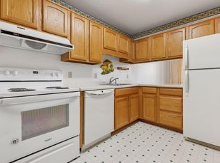 5697 Green Circle Dr APT 219, Minnetonka, MN 55343