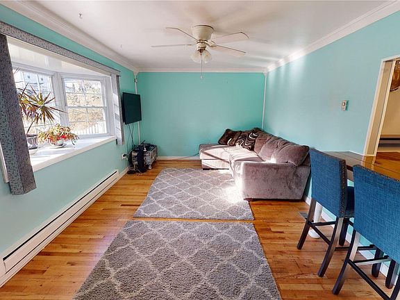 3rd image of 1 Roslyn Ave