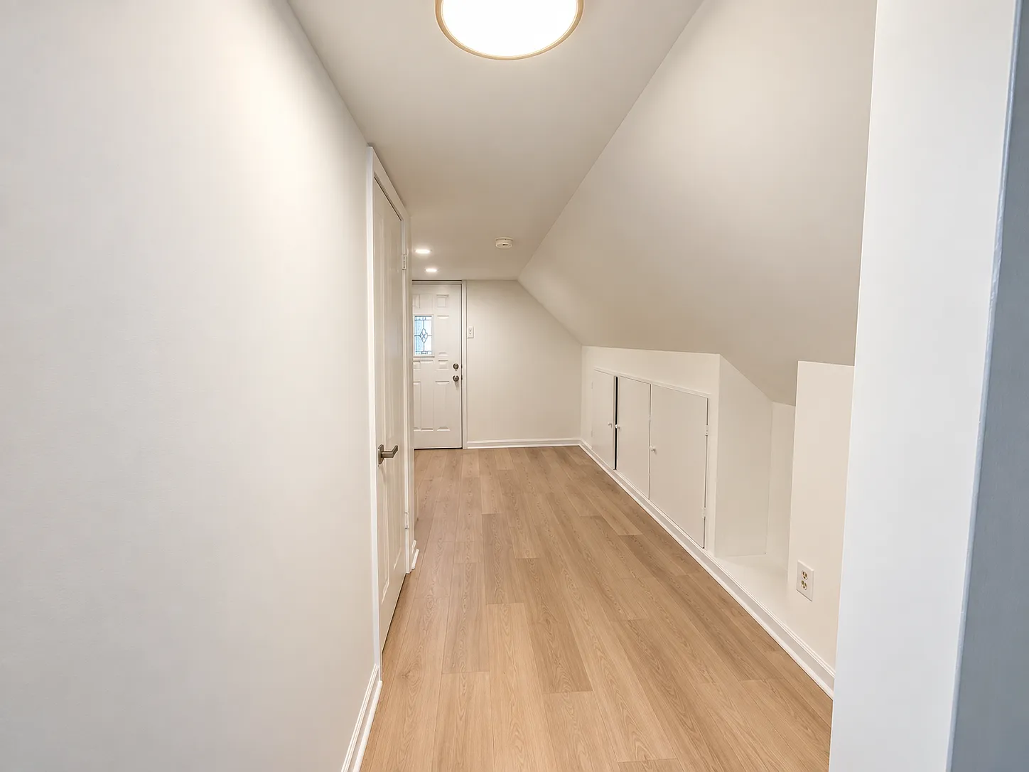 Studio, 650 sqft, $1,585 — Photo 3