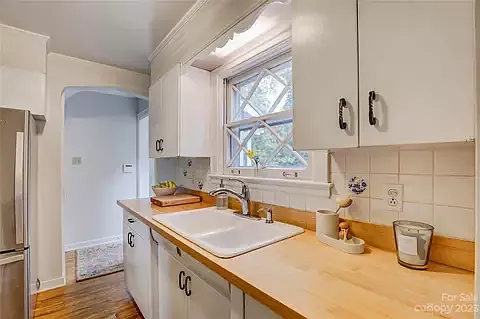 3929 Selwyn Ave — Photo 9