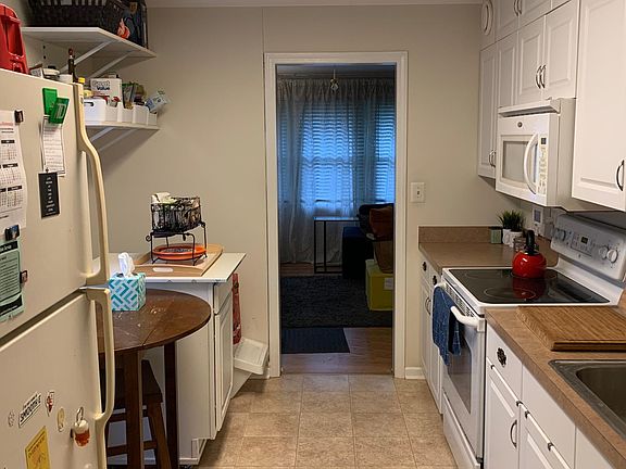 2nd image of 1214 Simmons Dr
