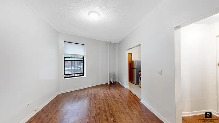 Sold by R New York | media 2