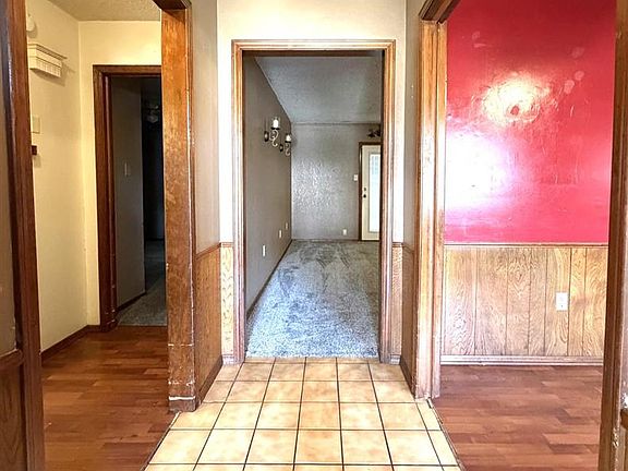 3rd image of 2406 NE 35th St