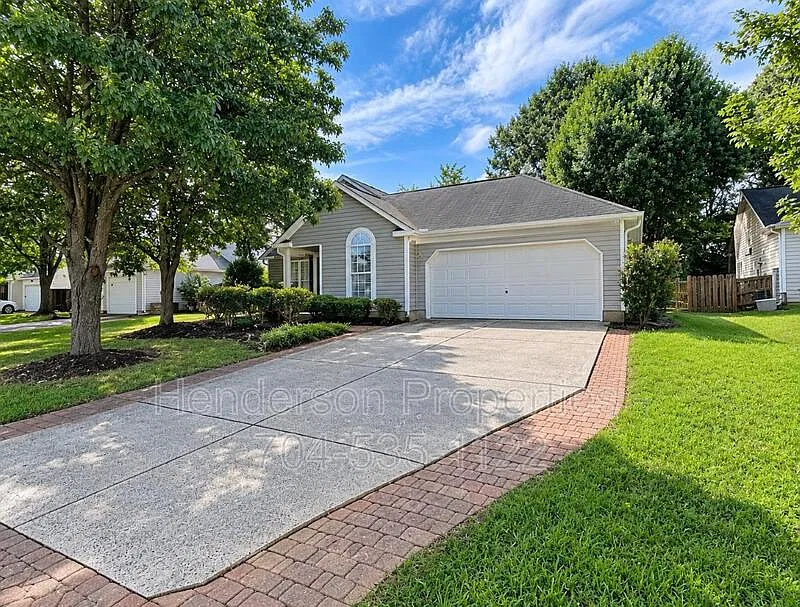 3 bed, 2.0 bath, 1359 sqft, $1,800 — Photo 1