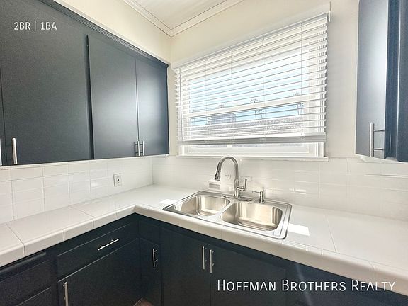 5th image of 1135 S Westmoreland Ave #1/4
