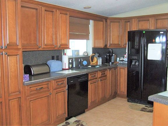 3rd image of 529 Treasure Ct