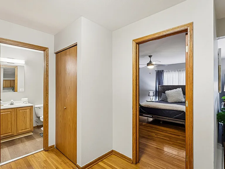 12-web-or-mls-Kennedy Dr-S0611-012