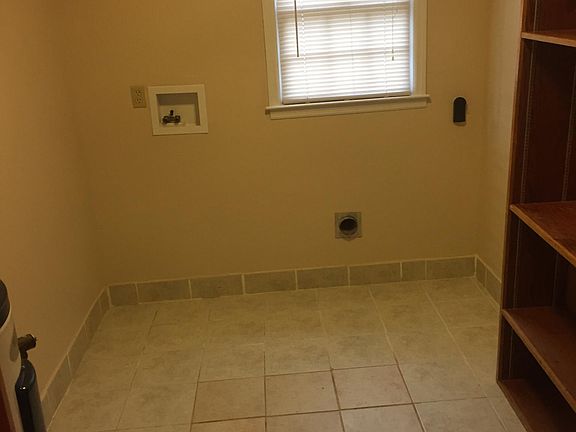 Laundry and storage shelving