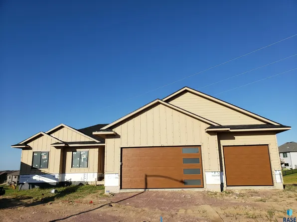 8301 E Sheridan Cir, Sioux Falls, SD 57110