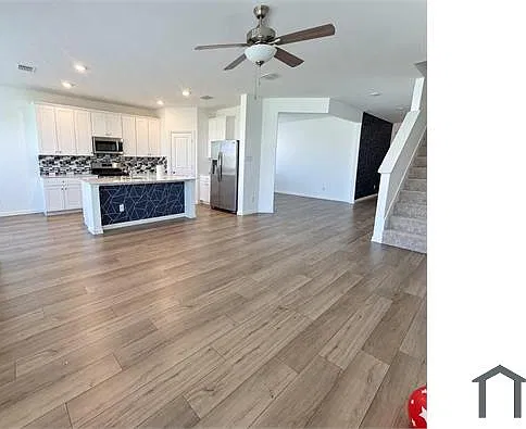4 bed, 2381 sqft, $2,650 — Photo 4