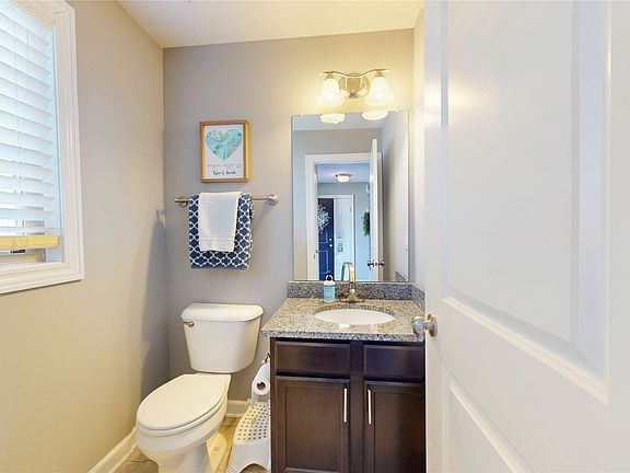 5th image of 720 SE Driftwood Ln