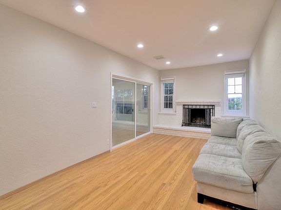 4th image of 5023 Country Ln