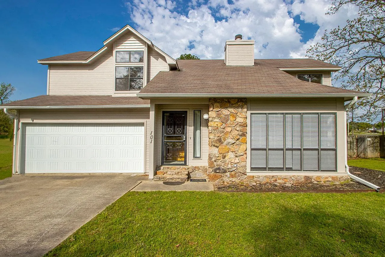 3 bed, 2.5 bath, 1550 sqft, $4,000 — Photo 1
