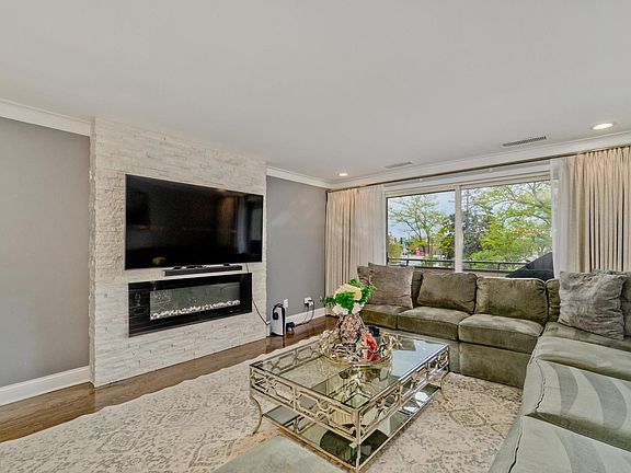 5th image of 7201 N Lincoln Ave APT 205