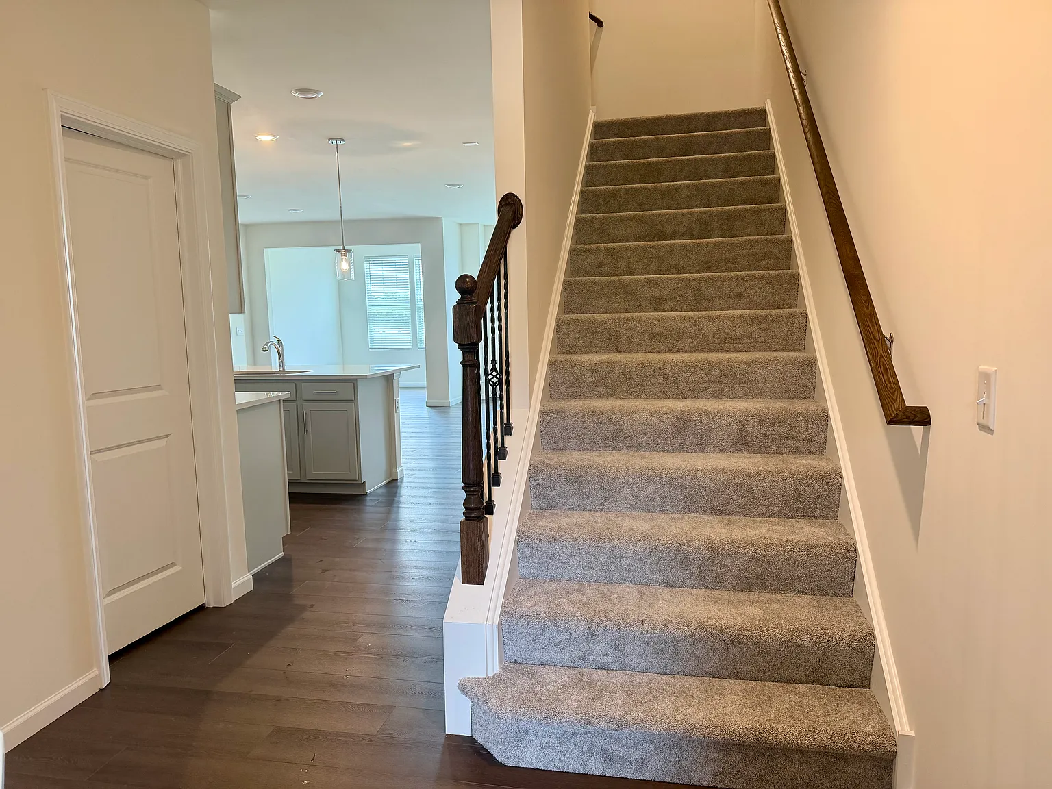 3 bed, 2.5 bath, 1990 sqft, $3,200 — Photo 4