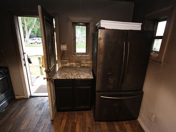 3rd image of 1533 Goguac St W
