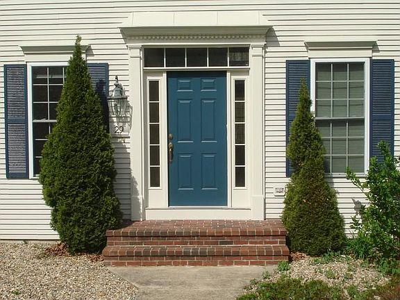 29 Windrose Dr. Noank, CT 06340 - Entry