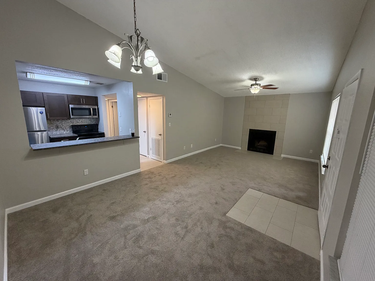 2 bed, 851 sqft, $1,550 — Photo 2