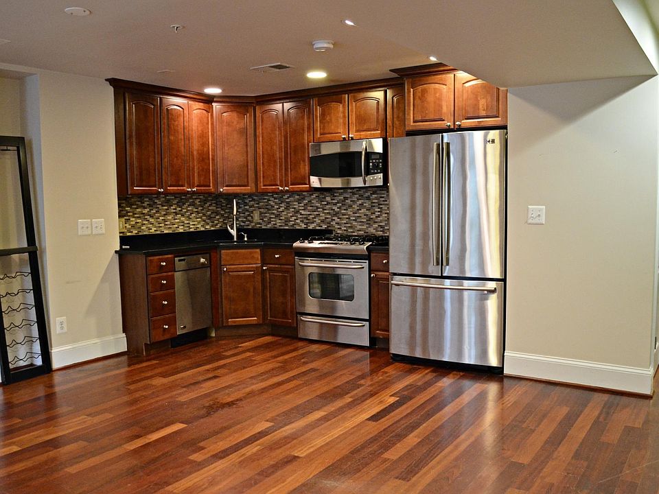 Stainless Steel Gas stove with Backsplash.