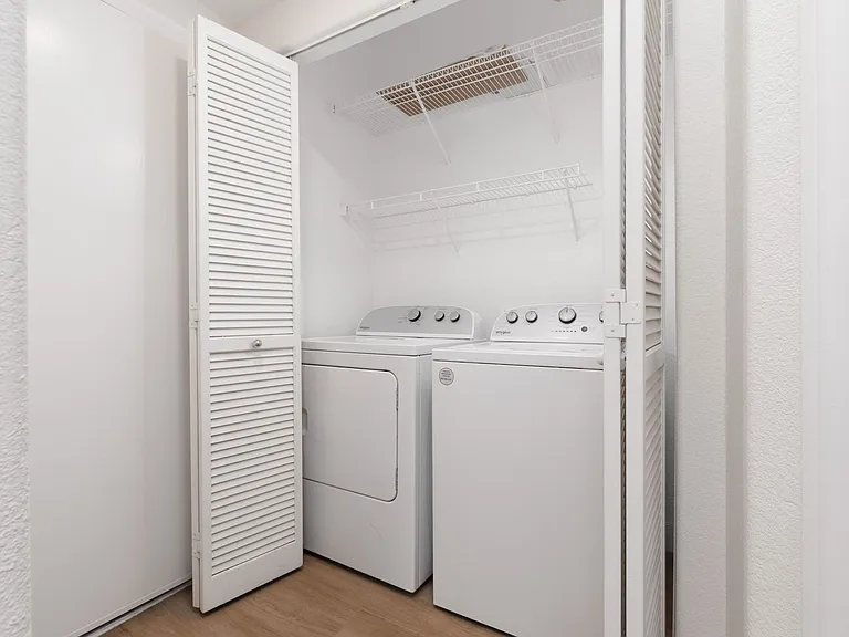 886 Park Walk Ave — Photo 11