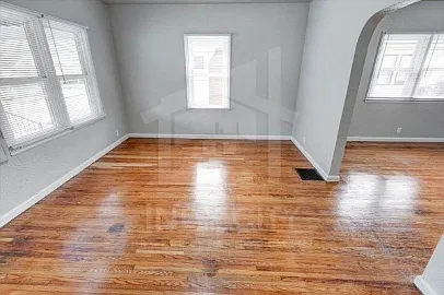 3 bed, 1.0 bath, 1186 sqft, $1,500 — Photo 3