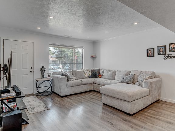 4th image of 487 Ontario St